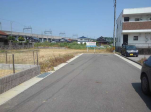 山陽小野田市大字郡、新築一戸建ての前面道路を含む現地写真画像です