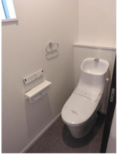 宇部市野中、中古一戸建てのトイレ画像です