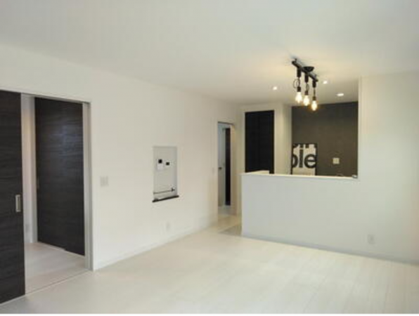 宇部市野中、中古一戸建ての居間画像です