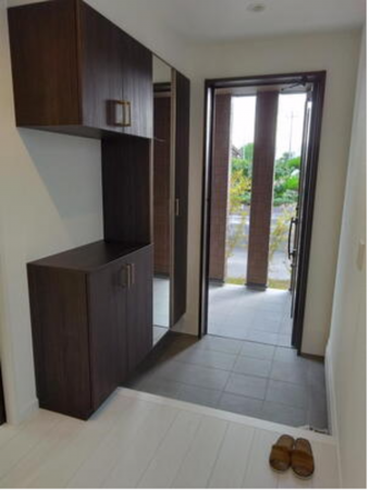 宇部市野中、中古一戸建ての玄関画像です