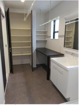 宇部市野中、中古一戸建ての洗面画像です