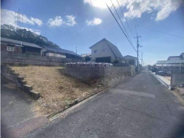 宇部市西宇部北、土地の前面道路を含む現地写真画像です