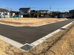 宇部市西平原、土地の前面道路を含む現地写真画像です