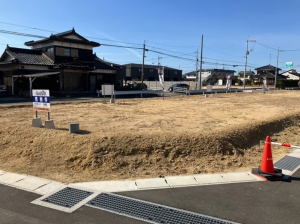 宇部市西平原、土地の前面道路を含む現地写真画像です
