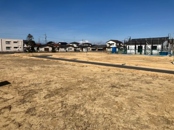 宇部市西平原、土地の前面道路を含む現地写真画像です