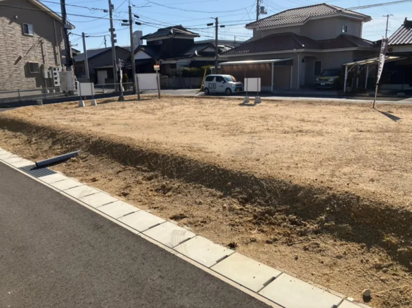 宇部市西平原、土地の前面道路を含む現地写真画像です