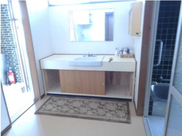 山陽小野田市大字鴨庄、中古一戸建ての洗面画像です