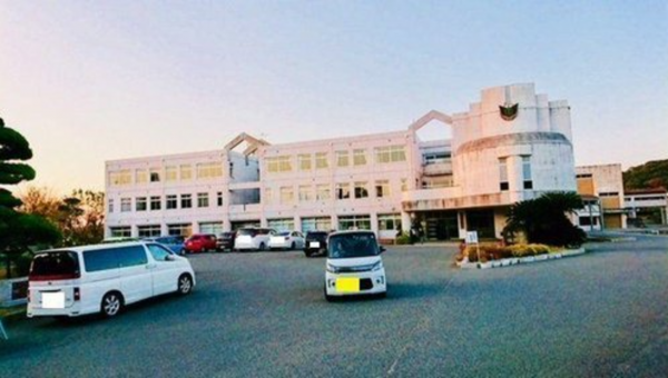 山陽小野田市大字有帆、中古一戸建ての中学校画像です