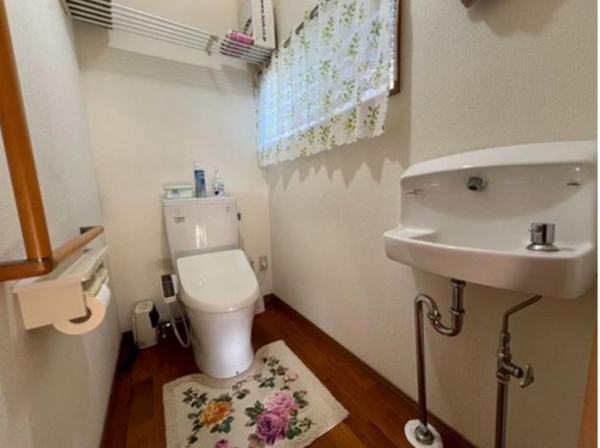 山陽小野田市大字有帆、中古一戸建てのトイレ画像です