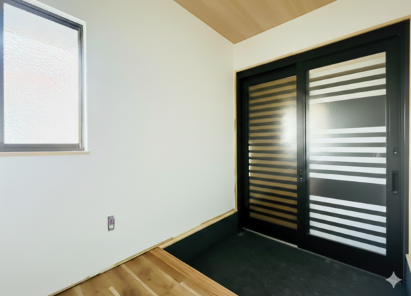 宇部市中尾、中古一戸建ての玄関画像です