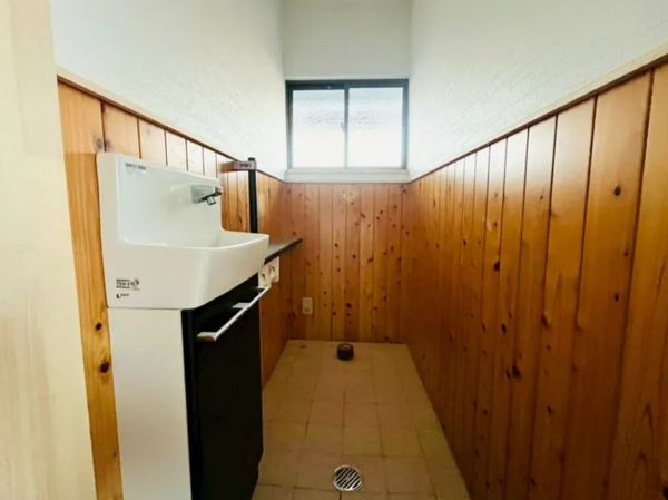 宇部市中尾、中古一戸建てのトイレ画像です