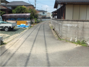 山陽小野田市日の出、土地の前面道路を含む現地写真画像です