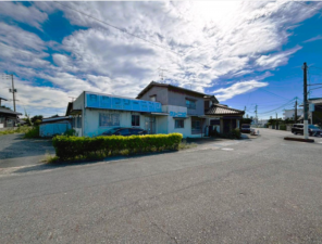 宇部市則貞、土地の前面道路を含む現地写真画像です