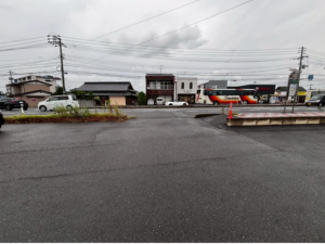 宇部市則貞、土地の前面道路を含む現地写真画像です