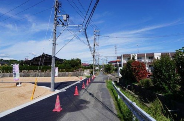 宇部市大字上宇部、土地の前面道路を含む現地写真画像です