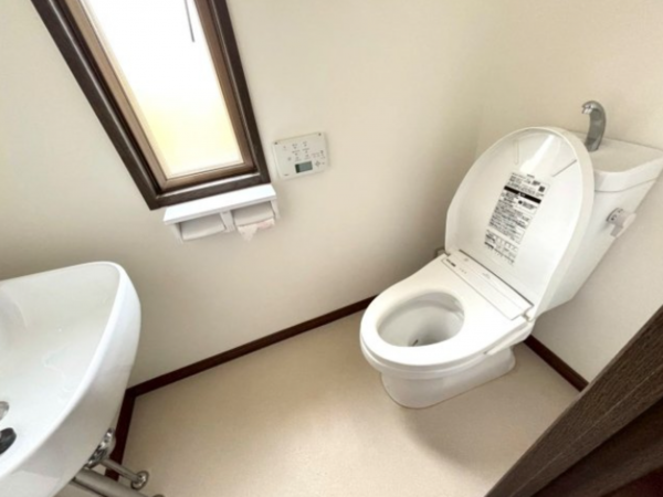 宇部市大字西岐波、中古一戸建てのトイレ画像です