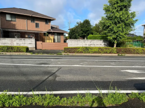 宇部市恩田町、土地の前面道路を含む現地写真画像です