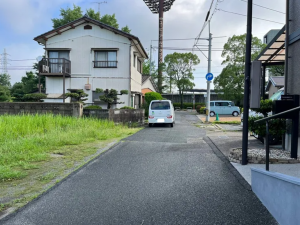 宇部市恩田町、土地の前面道路を含む現地写真画像です
