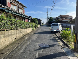 宇部市則貞、土地の前面道路を含む現地写真画像です