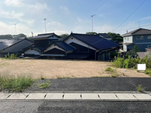 宇部市則貞、土地の前面道路を含む現地写真画像です