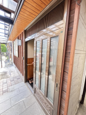 宇部市大字西岐波、中古一戸建ての玄関画像です