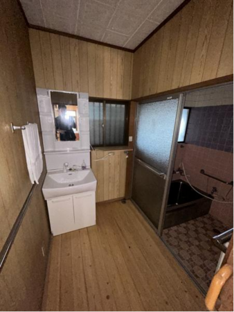 宇部市厚南中央、中古一戸建ての洗面画像です