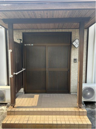 宇部市厚南中央、中古一戸建ての玄関画像です