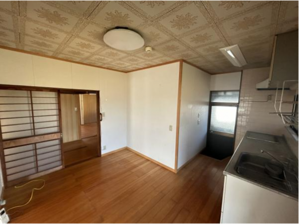 宇部市厚南中央、中古一戸建ての居間画像です