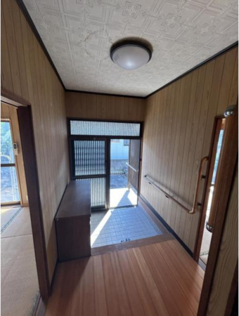 宇部市厚南中央、中古一戸建ての玄関画像です