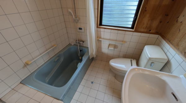 宇部市大字妻崎開作、中古一戸建ての風呂画像です