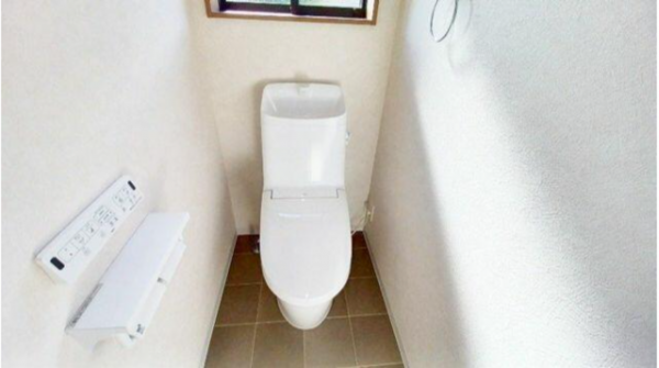 宇部市床波、中古一戸建てのトイレ画像です