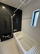 山陽小野田市赤崎、新築一戸建ての風呂画像です