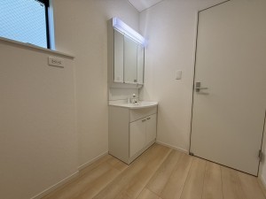 山陽小野田市赤崎、新築一戸建ての洗面画像です