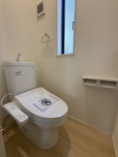 山陽小野田市赤崎、新築一戸建てのトイレ画像です