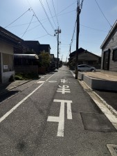 山陽小野田市赤崎、新築一戸建ての前面道路を含む現地写真画像です