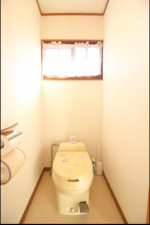 宇部市大字東須恵、中古一戸建てのトイレ画像です