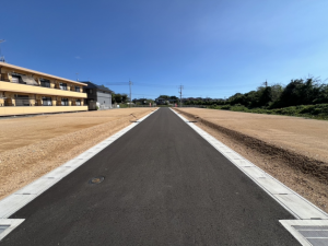 宇部市大字中宇部、土地の前面道路を含む現地写真画像です