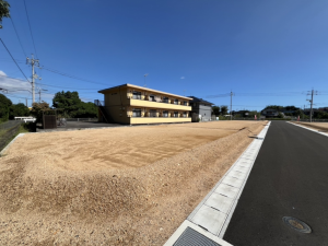 宇部市大字中宇部、土地の前面道路を含む現地写真画像です