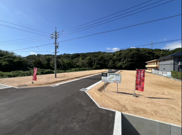 宇部市大字中宇部、土地の前面道路を含む現地写真画像です