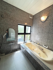 宇部市大字西岐波、中古一戸建ての風呂画像です