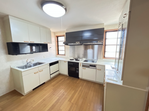 宇部市大字西岐波、中古一戸建てのキッチン画像です