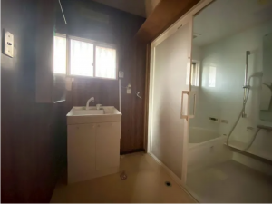 宇部市大字川上、中古一戸建ての洗面画像です