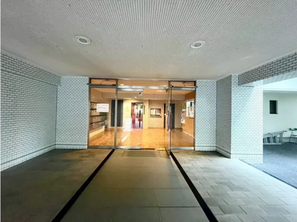 宇部市松山町、マンションのエントランス画像です