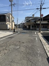 山陽小野田市赤崎、新築一戸建ての前面道路を含む現地写真画像です