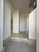 山陽小野田市赤崎、新築一戸建ての玄関画像です