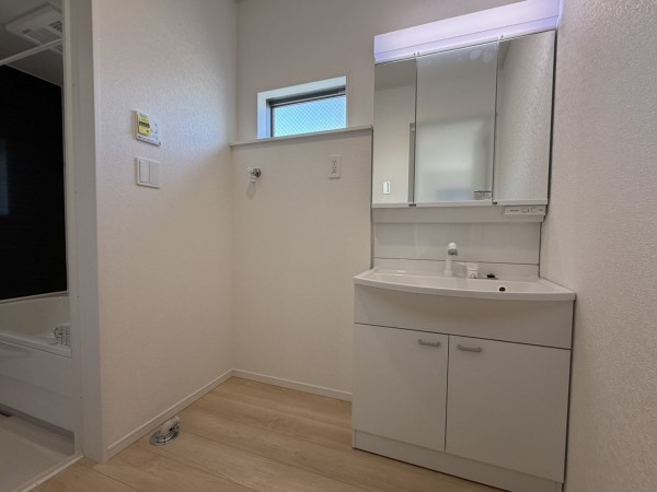 山陽小野田市赤崎、新築一戸建ての洗面画像です