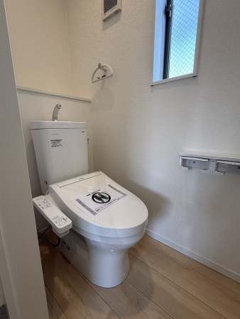 山陽小野田市赤崎、新築一戸建てのトイレ画像です