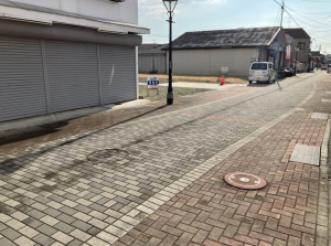 山陽小野田市日の出、土地の前面道路を含む現地写真画像です