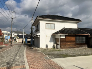 山陽小野田市日の出、土地の前面道路を含む現地写真画像です