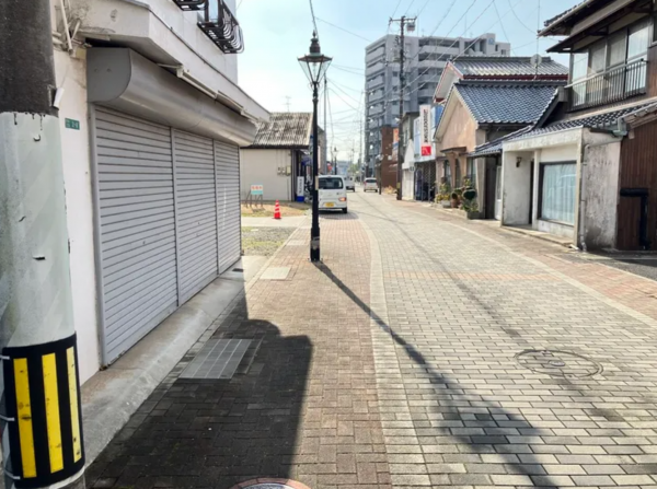 山陽小野田市日の出、土地の前面道路を含む現地写真画像です